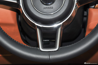 2017款众泰SR9 2.0T手动极致之心版