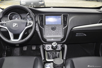 2016款众泰SR7 1.5T手动魔方之路版