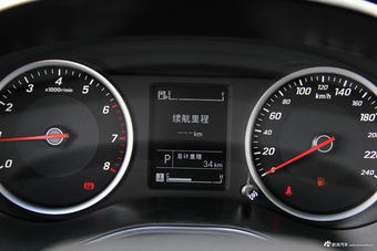 2017款宝骏560 1.5T DCT尊享型