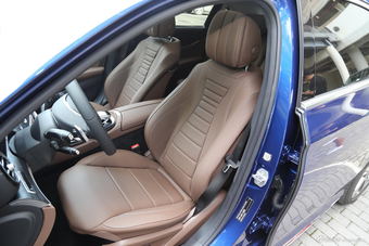 2016款奔驰E级2.0T自动E300L运动豪华型