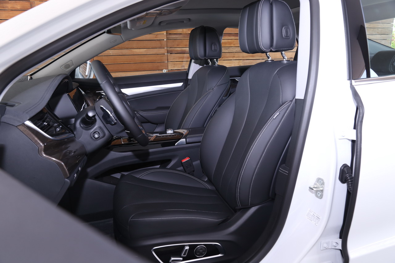 2018款博瑞GE MHEV顶配版