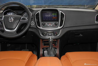 2017款宝骏560律动版1.8L iAMT尊享型