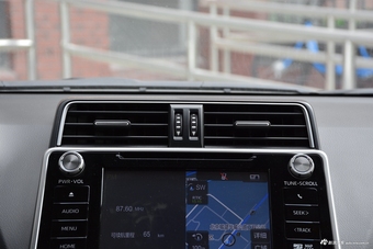 2018款普拉多3.5L自动VX后挂备胎