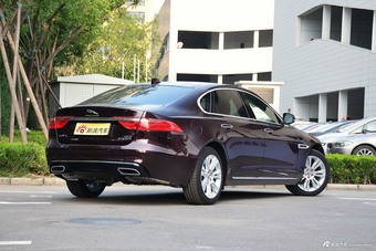 2017款捷豹XFL 2.0T自动240PS尊享版