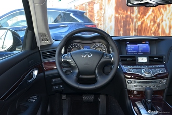 2019款英菲尼迪Q70L 2.0T自动豪华版