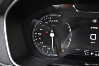 2017款荣威RX5 20T自动两驱互联网智尊版