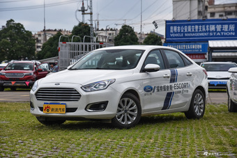 2015款福睿斯1.5L手动时尚型图片