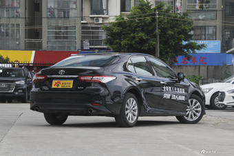 2018款凯美瑞2.0G自动豪华版