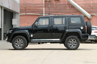 2018款北京BJ40 PLUS 2.3T自动四驱尊享版