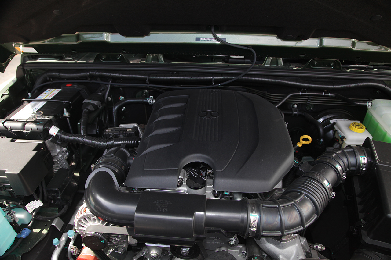 2018款北京BJ40L 2.0T手动柴油四驱尊贵版