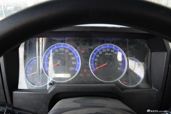 2016款战旗2.0L手动加长豪华型 三门版 国V