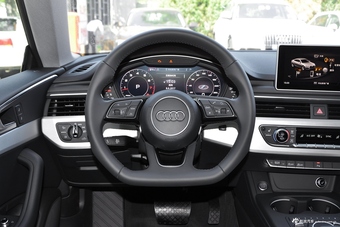 2017款奥迪A5 2.0T自动Sportback 45 TFSI quattro运动型