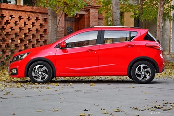 2017款宝骏310 1.5L自动豪华型