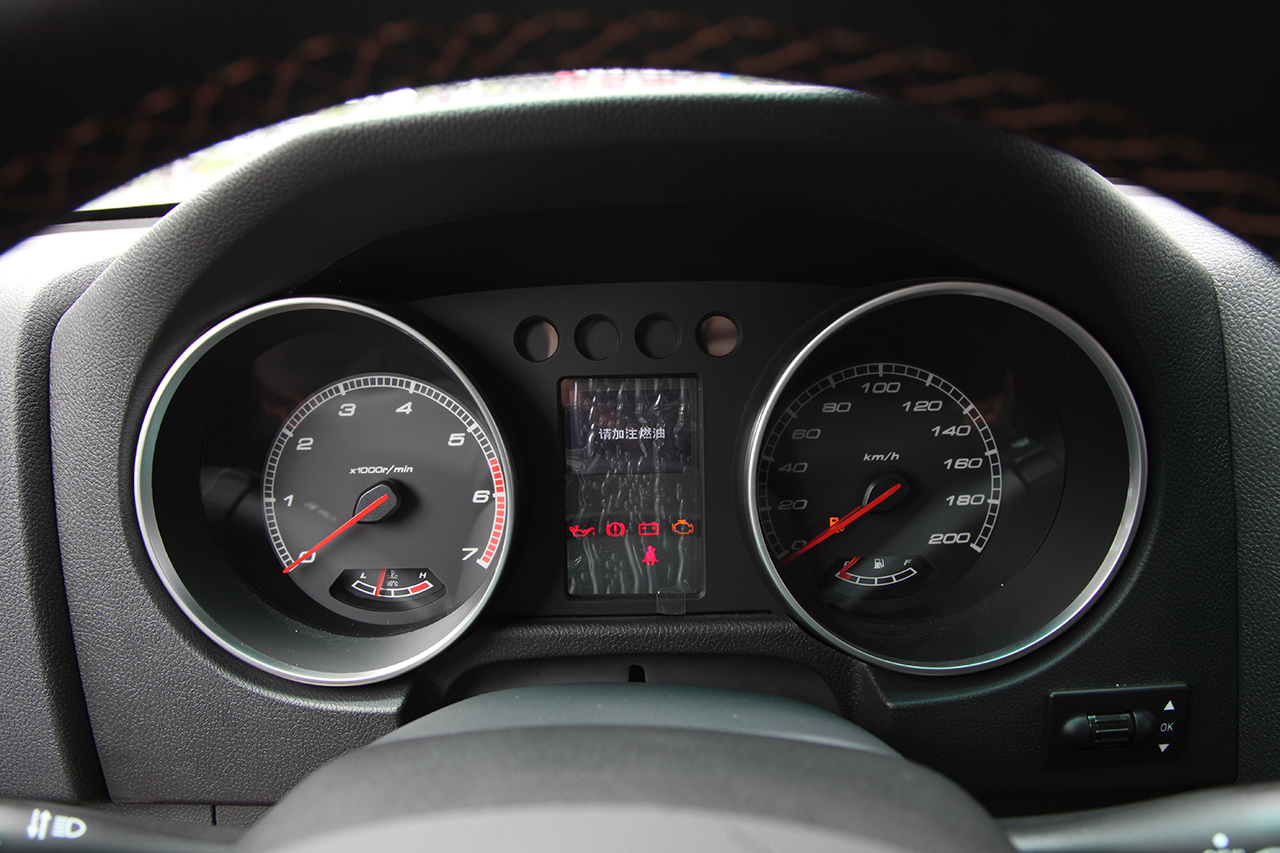 2016款北京BJ40L 2.3T自动两驱尊贵版