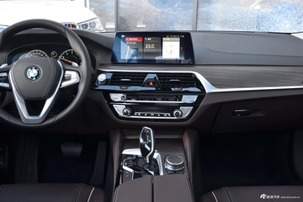 2019款宝马5系2.0T自动530Li 尊享型豪华套装