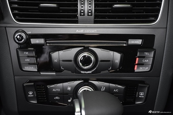 2018款奥迪Q5 Plus 2.0T自动40TFSI进取型典藏版