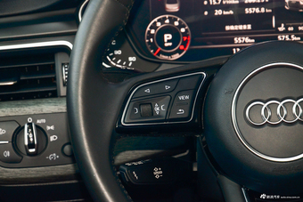 2018款奥迪A4L 2.0T自动30周年年型45 TFSI quattro个性运动版