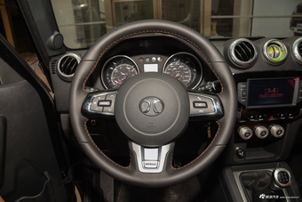 2016款北京BJ40L 2.0T手动四驱尊贵版 极夜黑