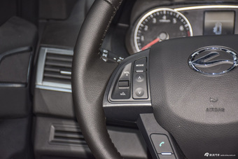 2015款陆风X7 2.0T自动全景尊享版