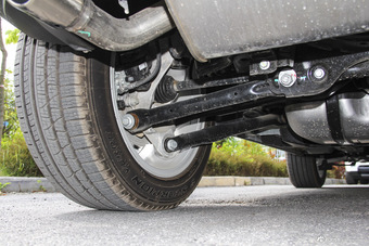 2016款揽胜极光2.0T自动SE智耀版 玉龙雪山白