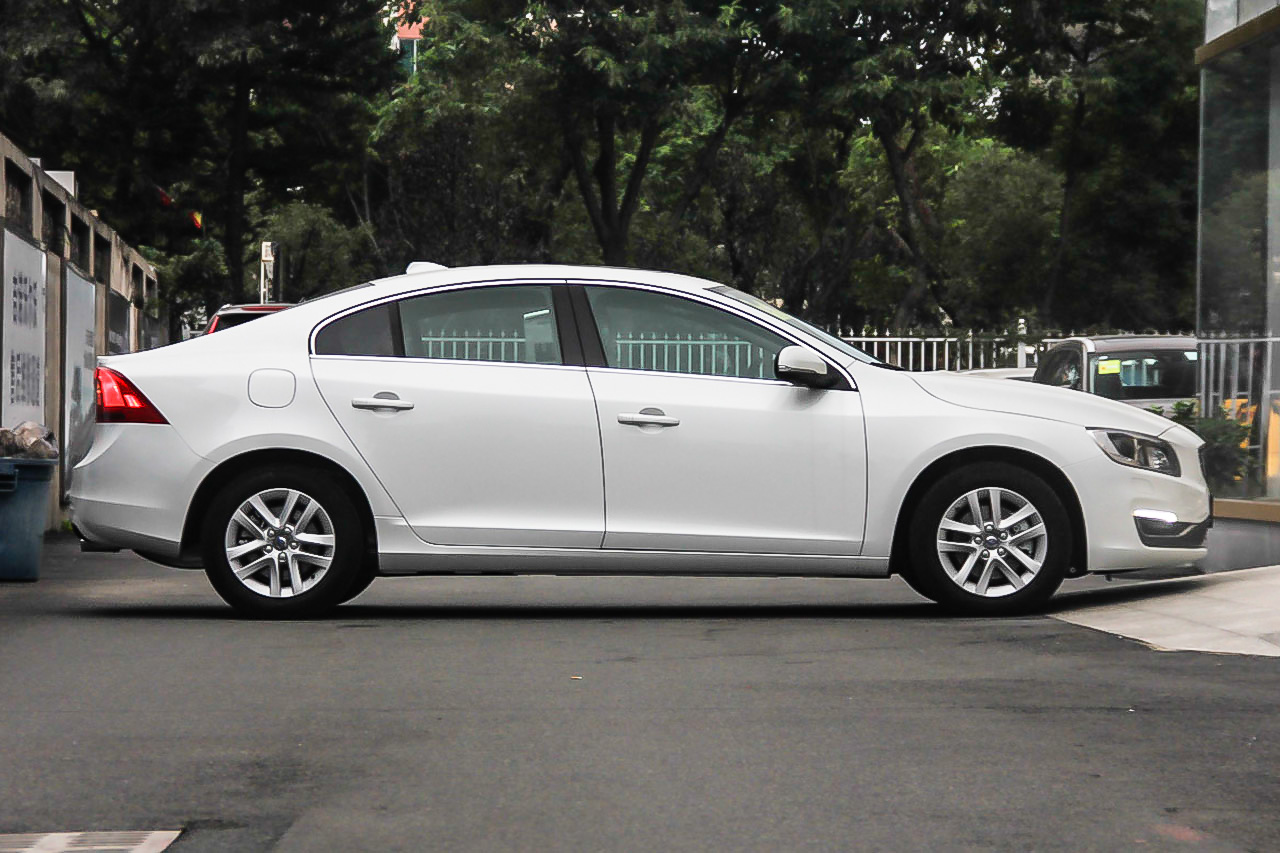 2017款沃尔沃S60L 1.5T自动T3智进版