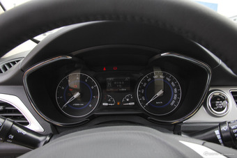 2016款悦翔V7 1.6L自动乐趣型国IV