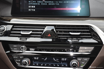 2018款宝马5系改款2.0T自动530Li尊享型豪华套装