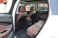 2017款昂科威2.0T自动四驱豪华型28T 雪域白