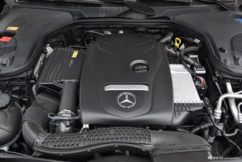 2016款奔驰E级2.0T自动E200L