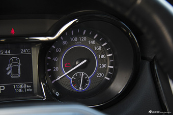 2016款驭胜S350 2.0T自动两驱汽油豪华天窗版5座 