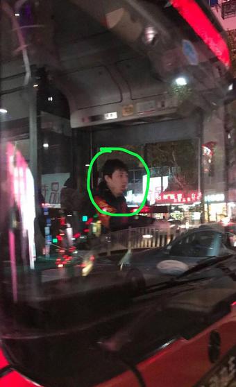杭州偶遇“王思聪”开公交车