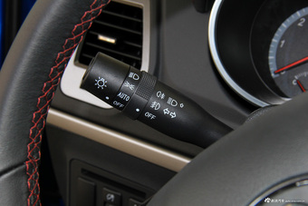 2017款黄海N3 2.5T手动两驱运动版XD25T5