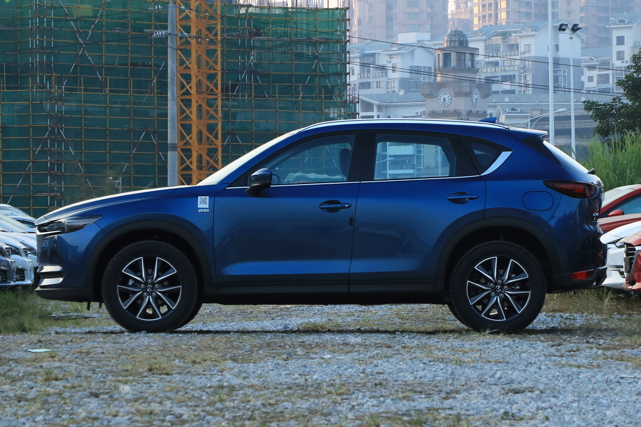 2017款马自达CX-5 2.5L自动两驱智尊型