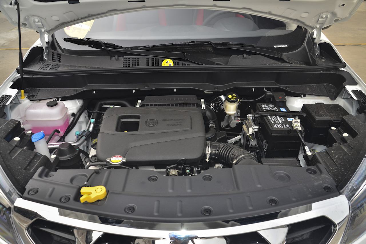 2017款长安CS15 1.5L自动豪华天窗版