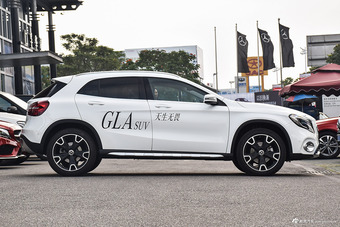 2017款奔驰GLA级 GLA220 2.0T自动4MATIC时尚型