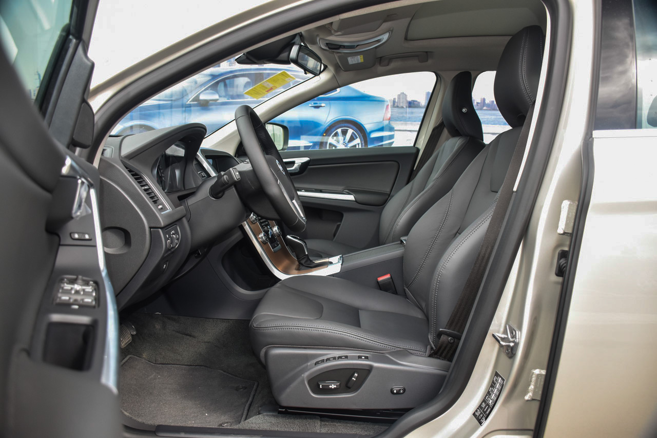 2017款沃尔沃XC60 2.0T自动T5 智进版