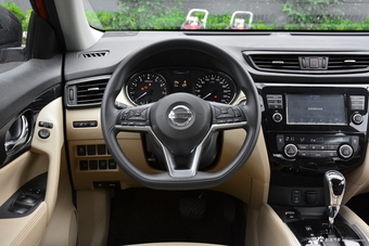 2017款奇骏2.5L自动CVT七座领先版 4WD