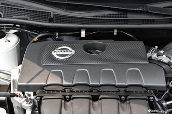 2016款轩逸1.8L自动XV智尊版 珠光白