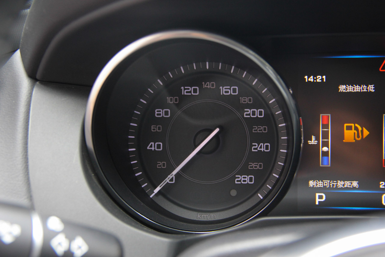 2015款捷豹XE R-SPORT 2.0T自动i4 Ti (240PS)