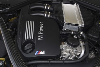2017款宝马M4自动双门轿跑车