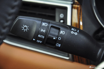 2017款众泰SR9 2.0T手动极致之心版