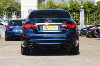 2017款英菲尼迪Q70L 2.5L自动精英版