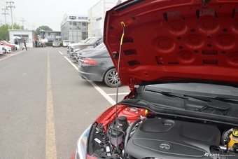 2018款英菲尼迪QX30 1.6T自动两驱极限版