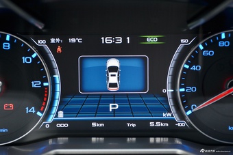 2016款吉利帝豪EV三厢精英型 白色