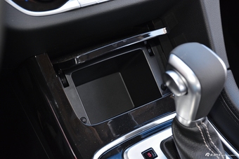 2017款宝骏560 1.5T DCT旗舰型7座