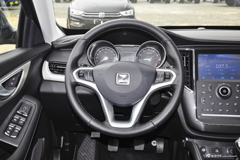 2016款众泰SR7 1.5T手动魔方之路版