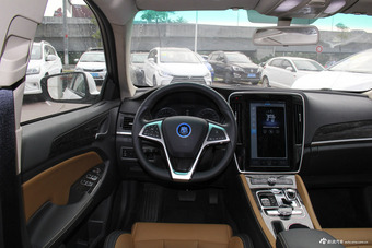 2017款比亚迪秦1.5T自动尊贵型