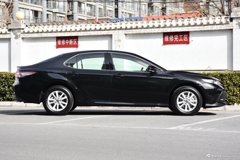 2018款凯美瑞2.0E自动精英版