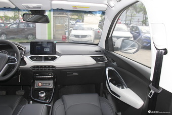 2018款宝骏530 1.8L自动豪华型