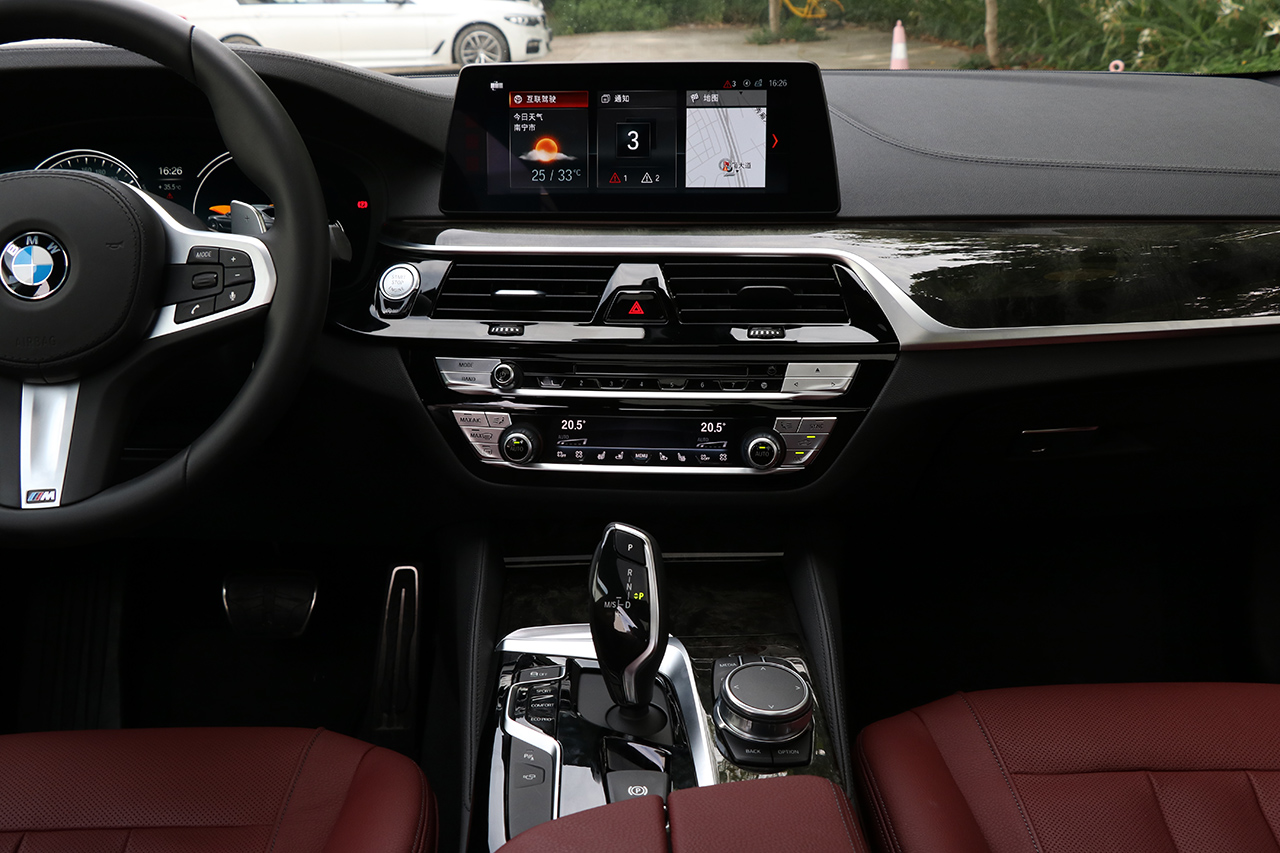 2018款宝马5系改款2.0T自动530Li尊享型M运动套装